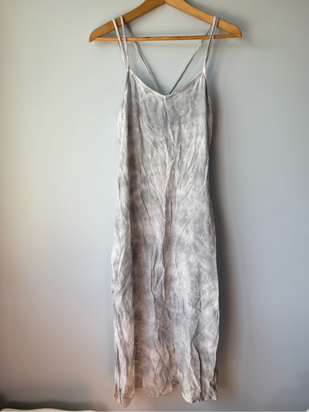 (S) Aerie Tie-Dye Slip Dress in Soft Gray Tones